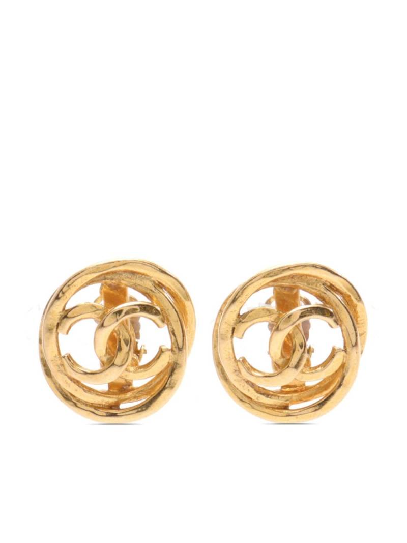 CHANEL Pre-Owned 1986-1988 CC clip-on earrings - Gold von CHANEL Pre-Owned