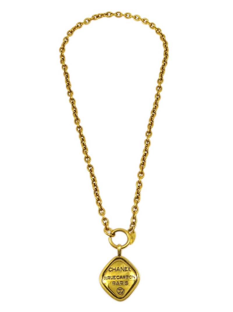 CHANEL Pre-Owned 1990-2000s logo-engraved pendant necklace - Gold von CHANEL Pre-Owned