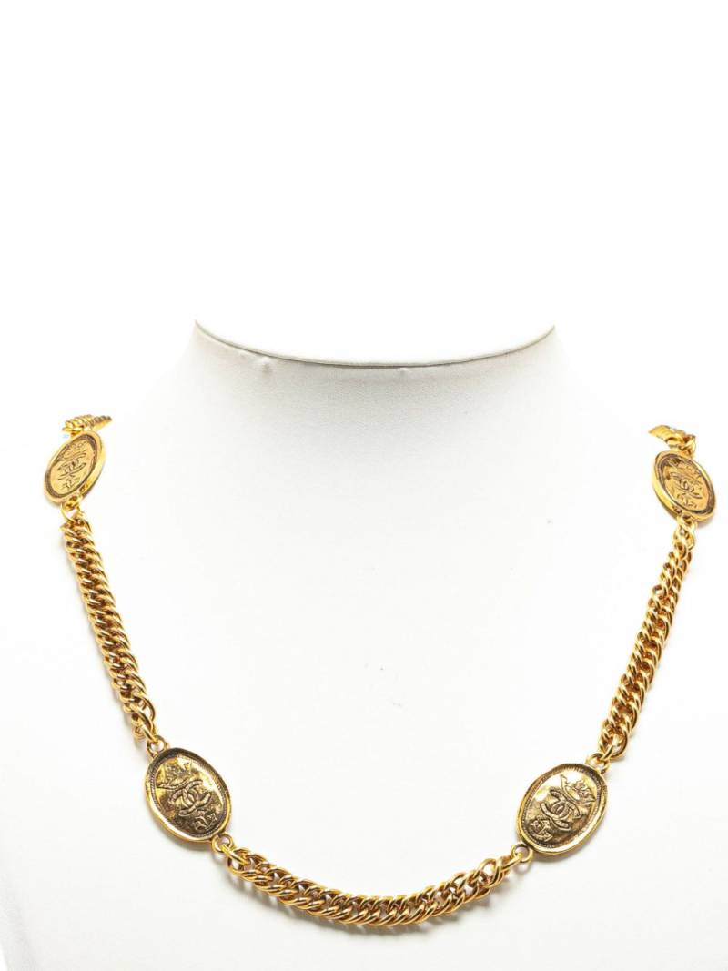 CHANEL Pre-Owned 1990-2010 Gold Plated Crown and CC Medallion Station costume necklace von CHANEL Pre-Owned