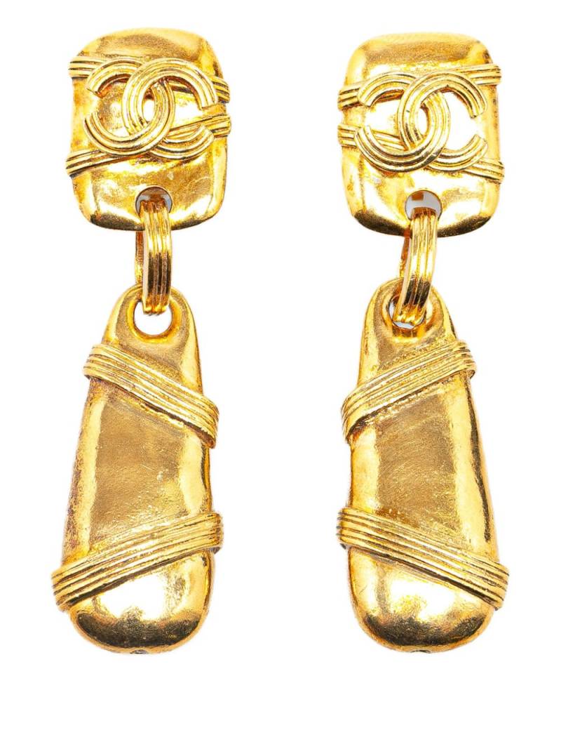 CHANEL Pre-Owned 1994 Gold Plated CC Drop Clip On costume earrings von CHANEL Pre-Owned