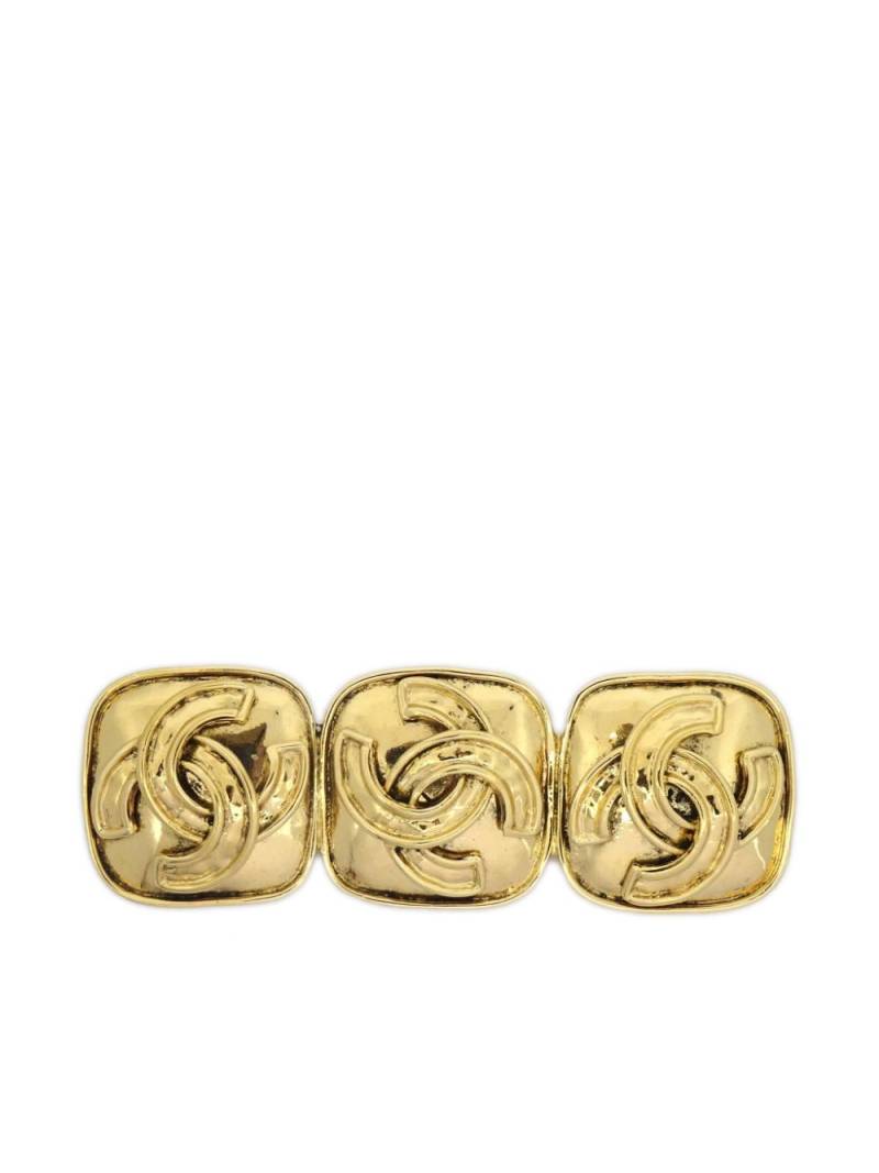 CHANEL Pre-Owned 1994 Triple CC brooch - Gold von CHANEL Pre-Owned