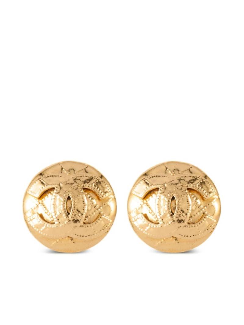 CHANEL Pre-Owned 1994 gold plated Interlocking CC clip-on earrings von CHANEL Pre-Owned