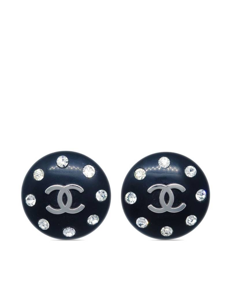 CHANEL Pre-Owned 1996 CC button earrings - Black von CHANEL Pre-Owned