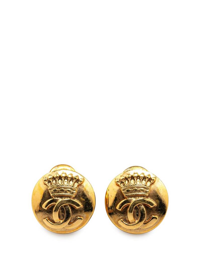 CHANEL Pre-Owned 1996 Gold Plated CC Crown Clip On costume earrings von CHANEL Pre-Owned