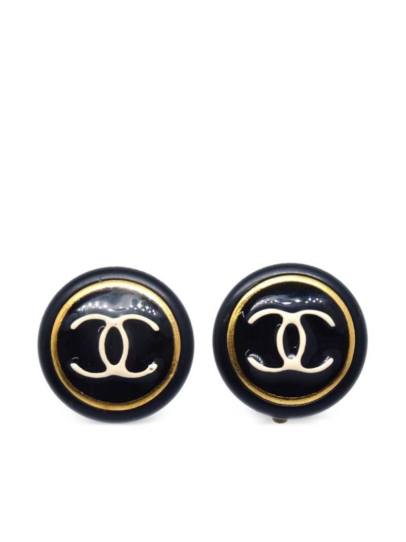 CHANEL Pre-Owned 1997 CC button clip-on earrings - Black von CHANEL Pre-Owned