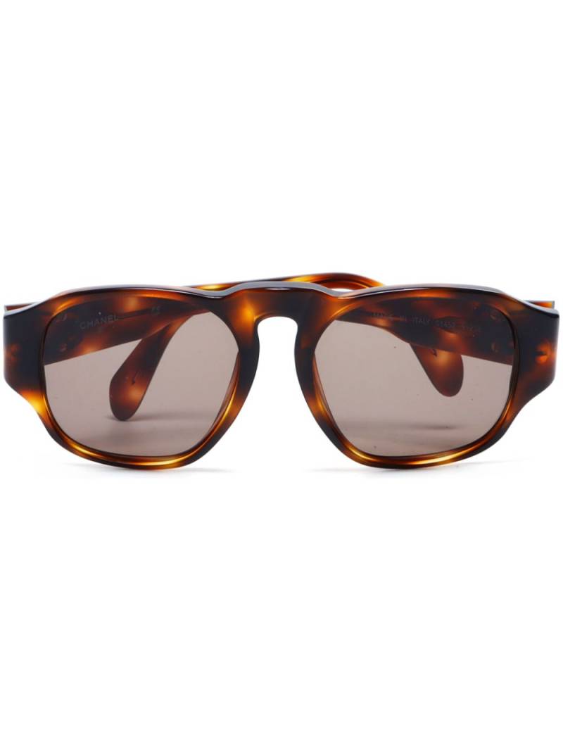 CHANEL Pre-Owned 2000s CC tortoiseshell-effect sunglasses - Brown von CHANEL Pre-Owned