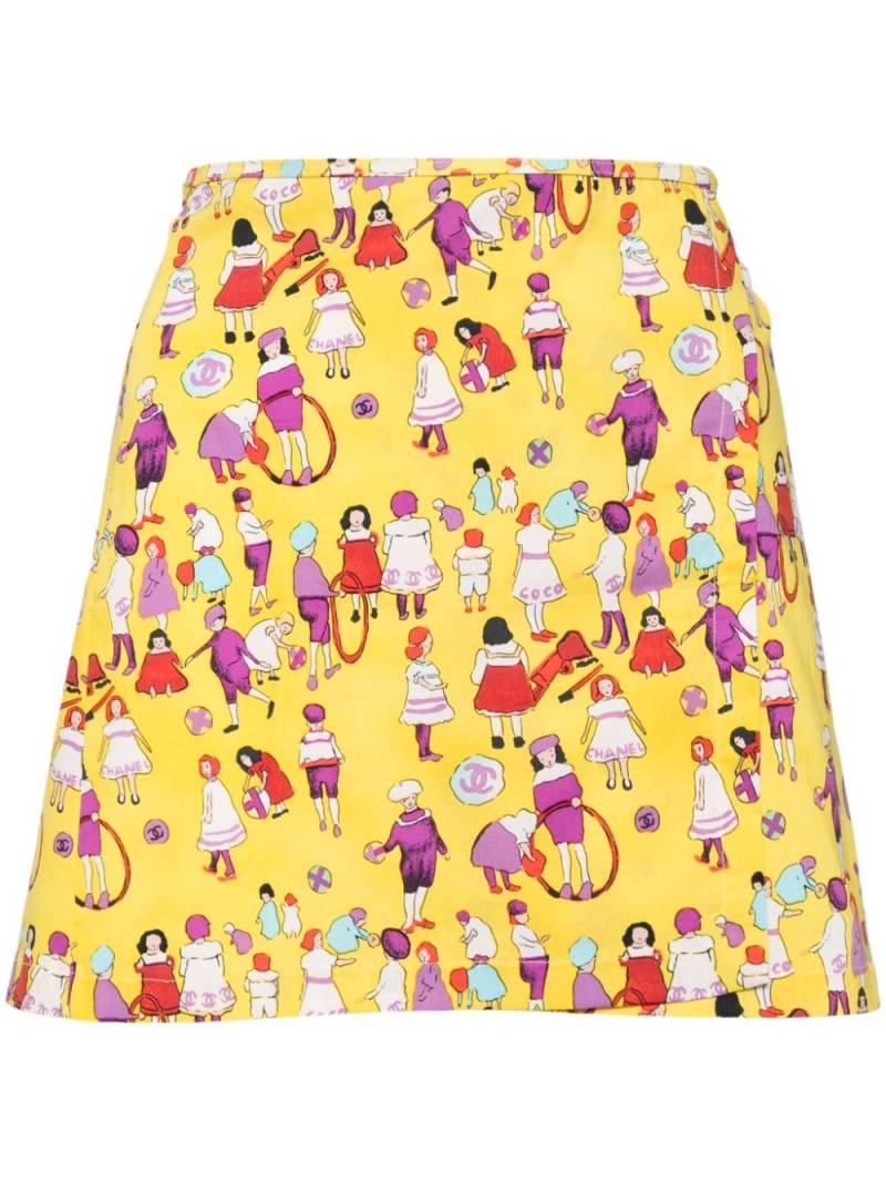 CHANEL Pre-Owned 2001 children motif print miniskirt - Yellow von CHANEL Pre-Owned