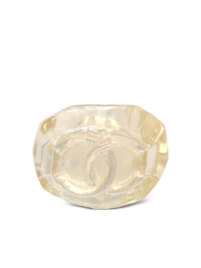 CHANEL Pre-Owned 2002 CC ring - White von CHANEL Pre-Owned