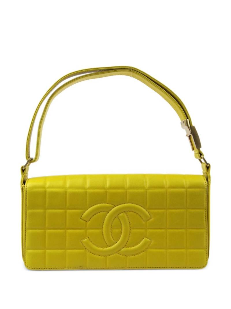 CHANEL Pre-Owned 2002 Choco Bar shoulder bag - Yellow von CHANEL Pre-Owned