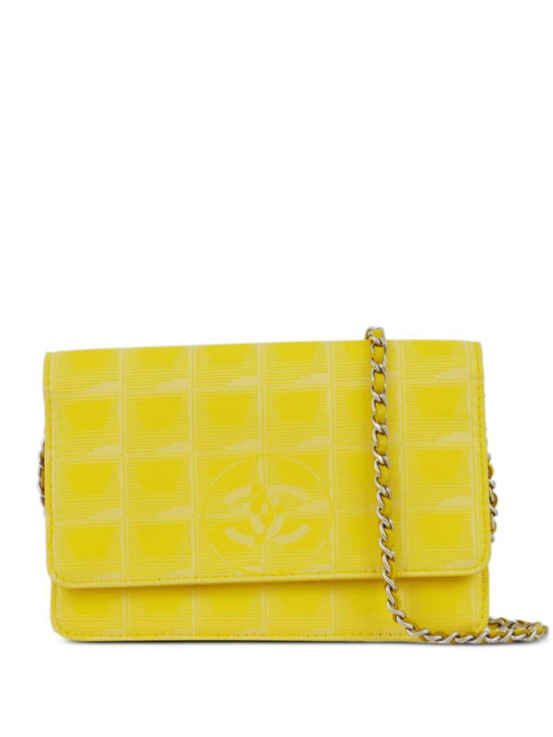 CHANEL Pre-Owned 2002 Travel Line wallet on chain - Yellow von CHANEL Pre-Owned