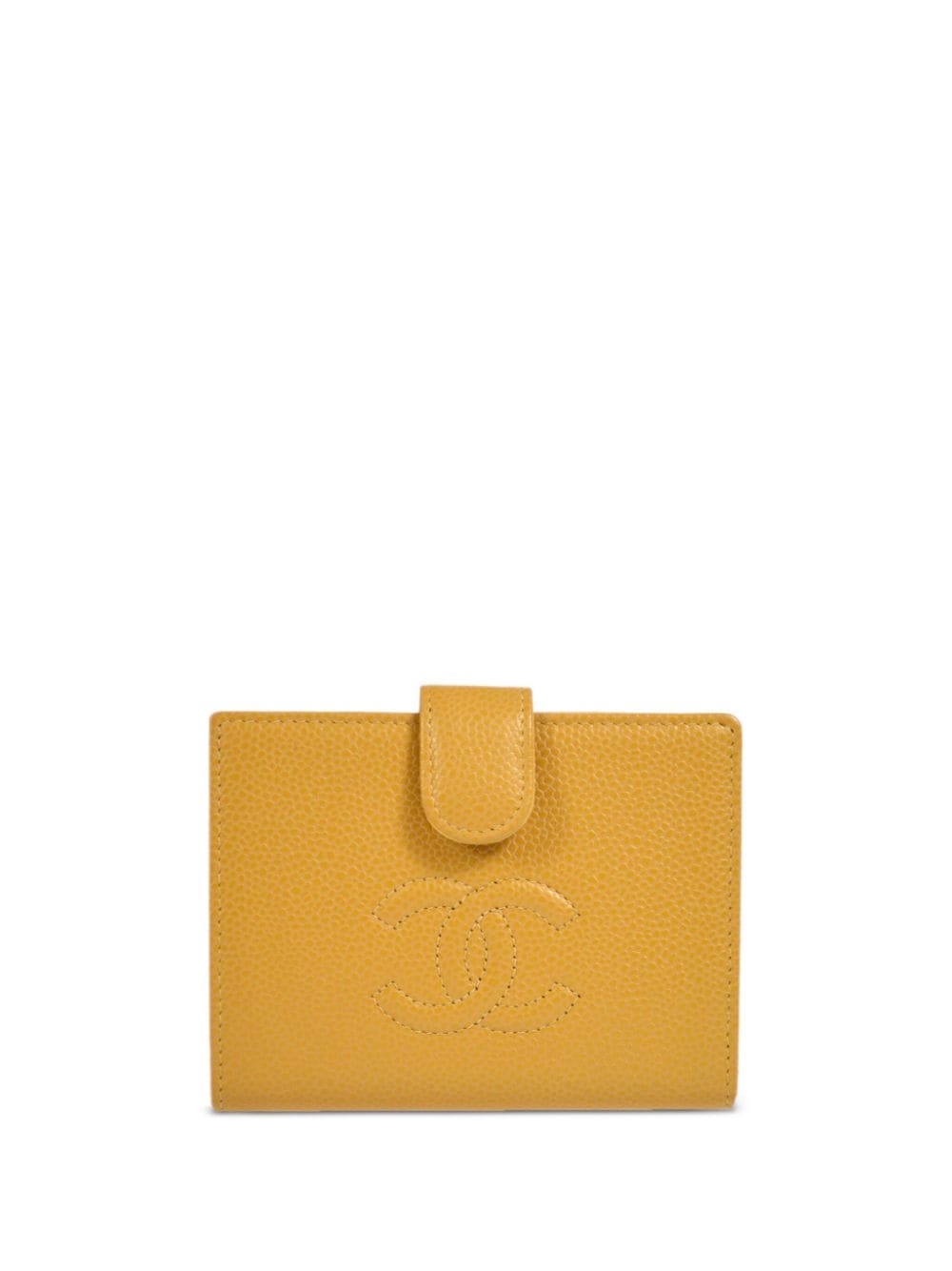 CHANEL Pre-Owned 2003 CC stitch bi-fold wallet - Yellow von CHANEL Pre-Owned