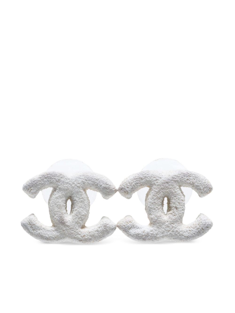 CHANEL Pre-Owned 2003 CC stud earrings - White von CHANEL Pre-Owned