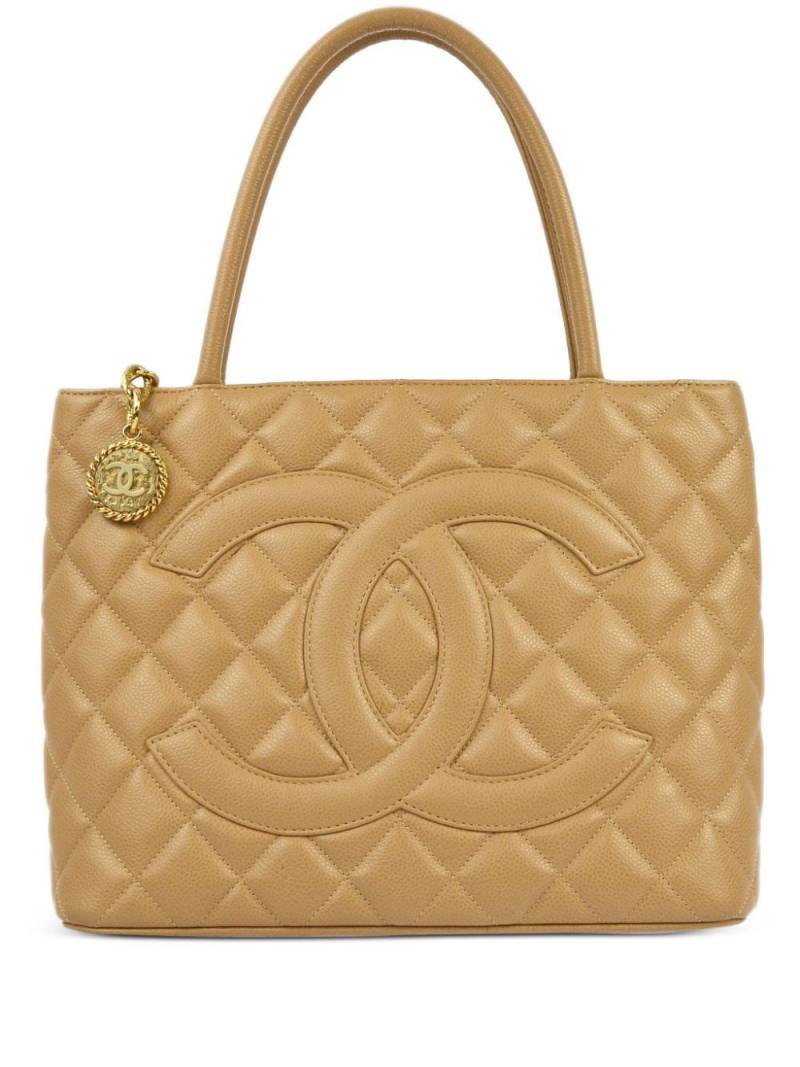 CHANEL Pre-Owned 2003 Medallion tote bag - Neutrals von CHANEL Pre-Owned