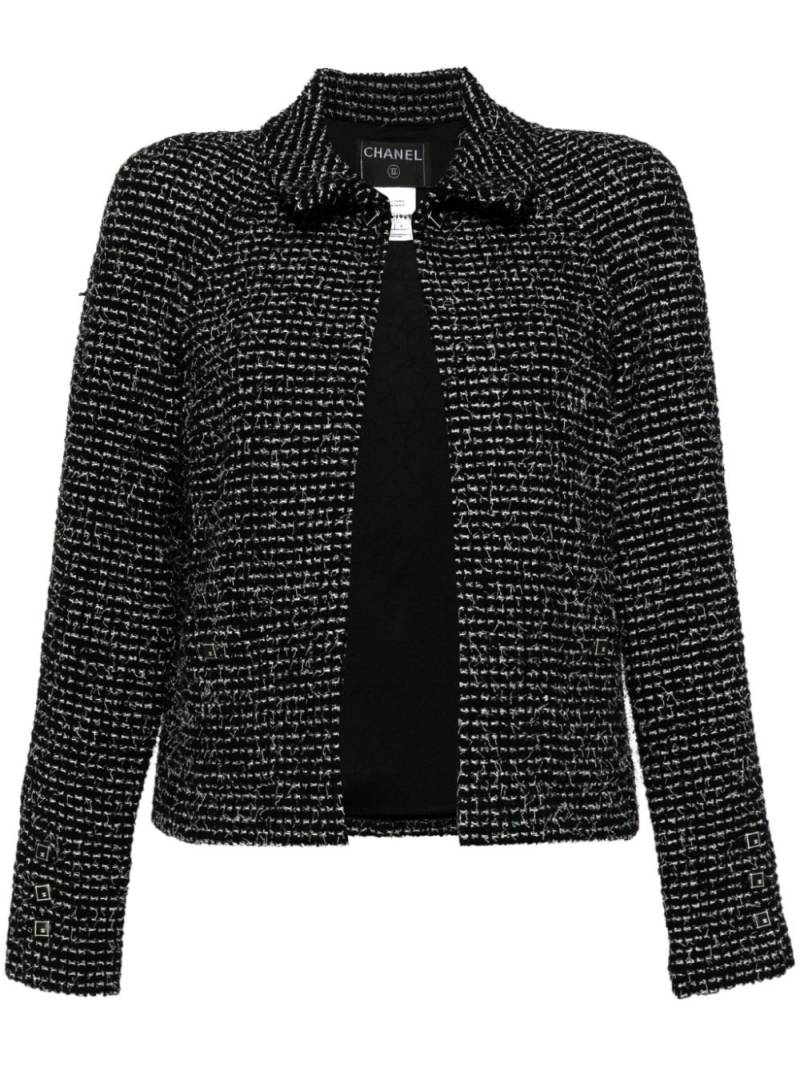 CHANEL Pre-Owned 2003 bouclé cropped jacket - Black von CHANEL Pre-Owned