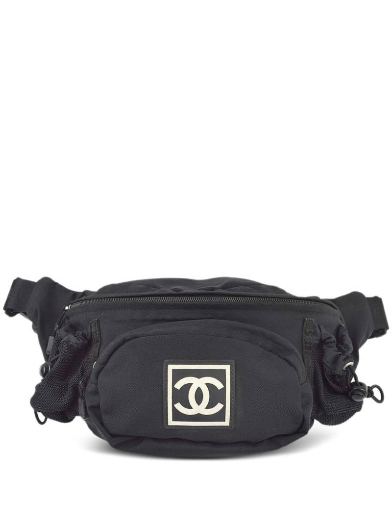 CHANEL Pre-Owned 2003 interlocking CC-appliqué belt bag - Black von CHANEL Pre-Owned