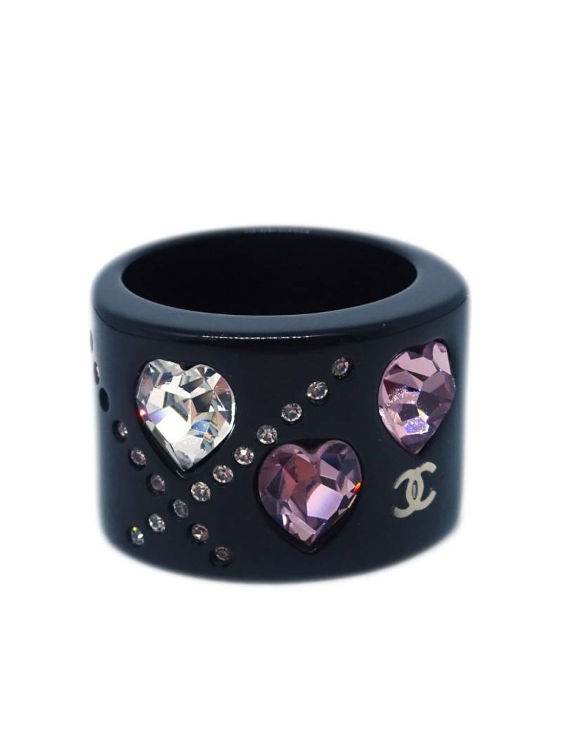 CHANEL Pre-Owned 2004 CC heart-embellished ring - Black von CHANEL Pre-Owned