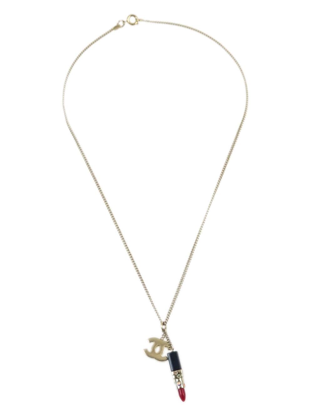 CHANEL Pre-Owned 2004 CC lipstick-pendant necklace - Gold von CHANEL Pre-Owned