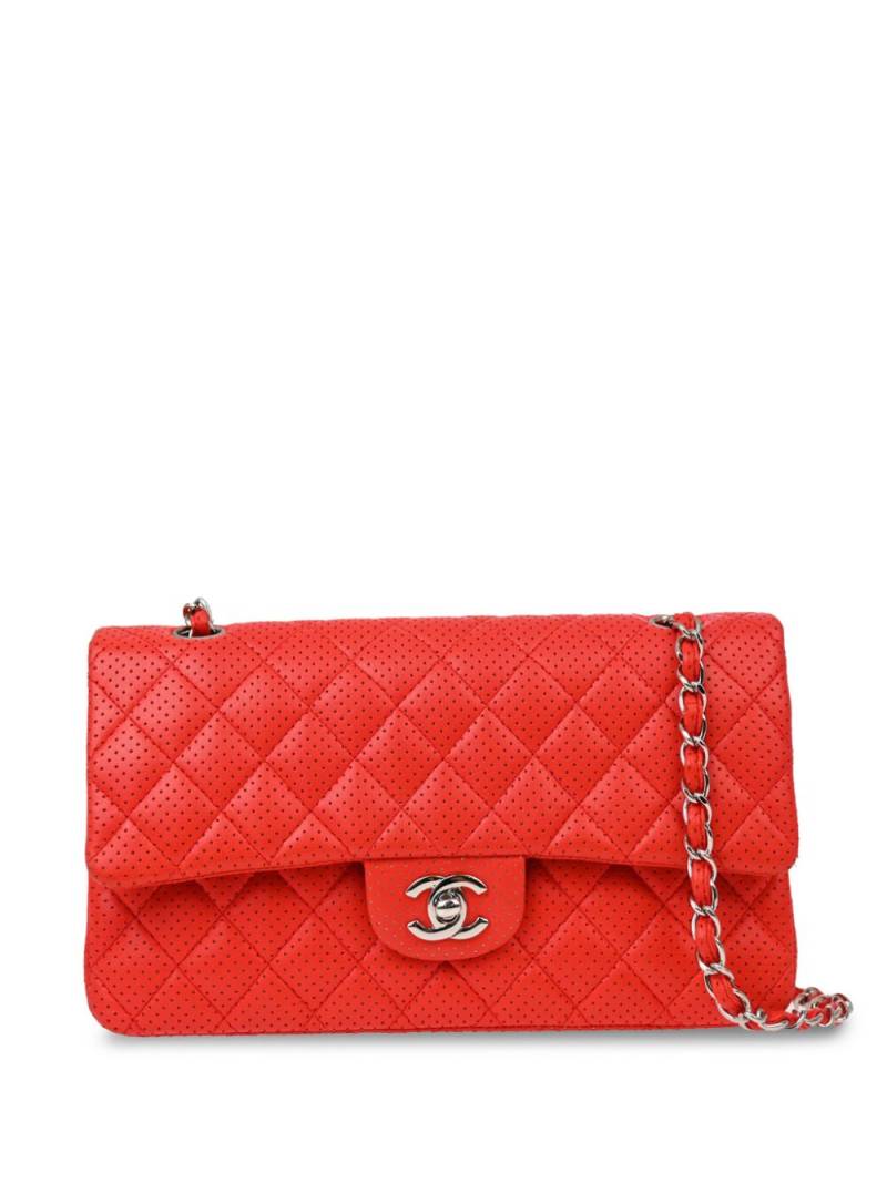 CHANEL Pre-Owned 2007 medium perforated Double Flap shoulder bag - Red von CHANEL Pre-Owned