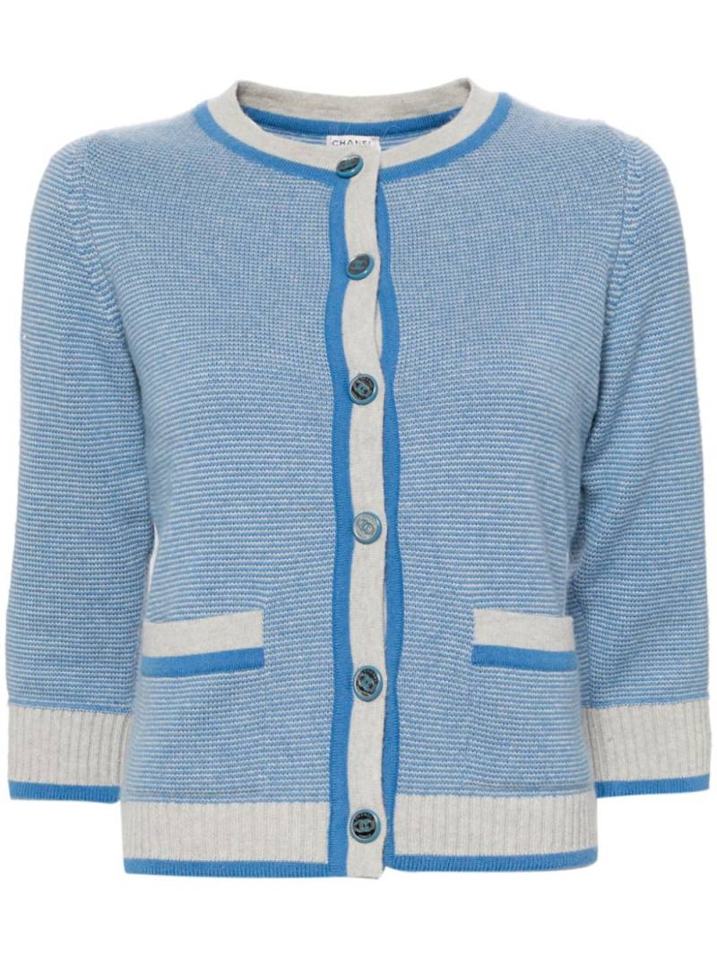 CHANEL Pre-Owned 2008 round-neck cardigan - Blue von CHANEL Pre-Owned