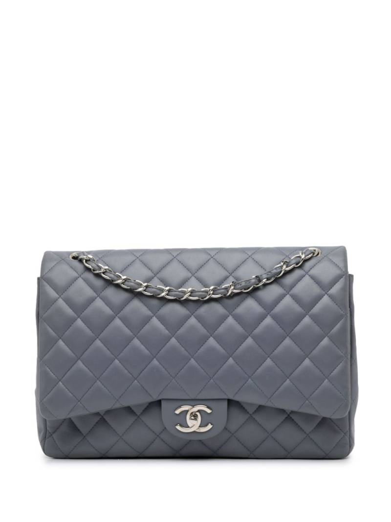 CHANEL Pre-Owned 2011 Maxi Classic Lambskin Double Flap shoulder bag - Grey von CHANEL Pre-Owned