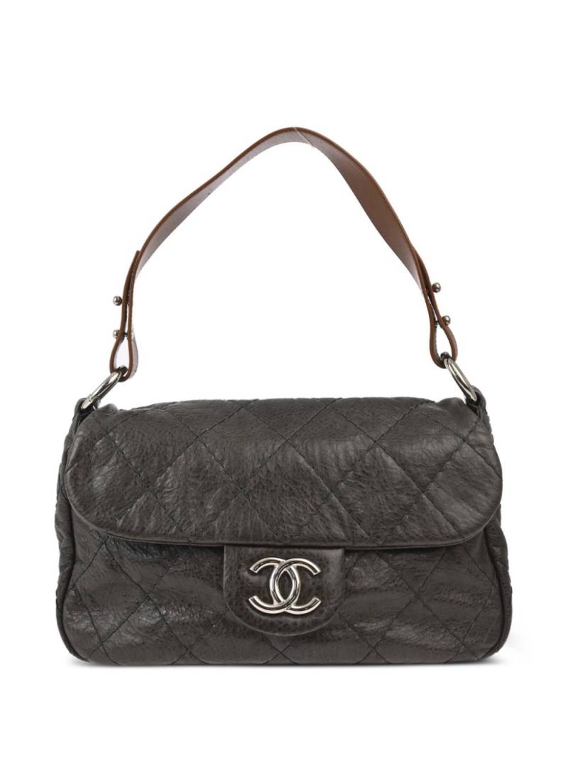 CHANEL Pre-Owned 2011 On The Road handbag - Brown von CHANEL Pre-Owned