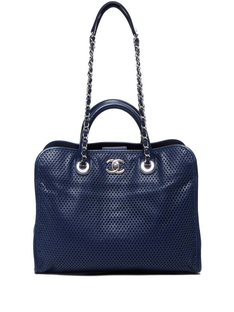 CHANEL Pre-Owned 2013-2019 CC perforated two-way handbag - Blue von CHANEL Pre-Owned