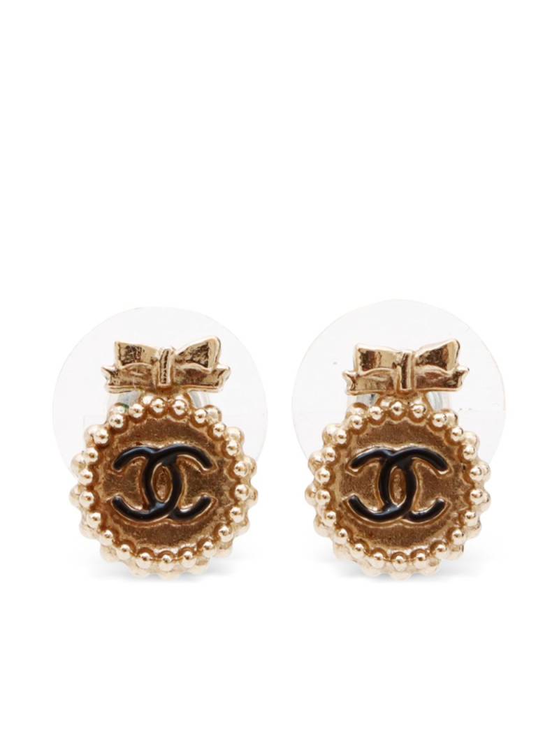 CHANEL Pre-Owned 2013 CC stud earrings - Gold von CHANEL Pre-Owned