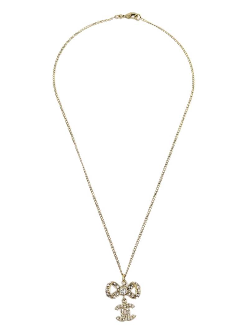 CHANEL Pre-Owned 2014 CC bow rhinestone necklace - Gold von CHANEL Pre-Owned