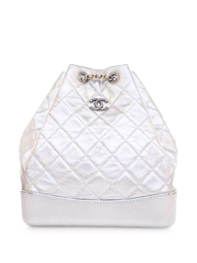 CHANEL Pre-Owned 2017-2018 Metallic Crumpled Calfskin Gabrielle backpack - Silver von CHANEL Pre-Owned