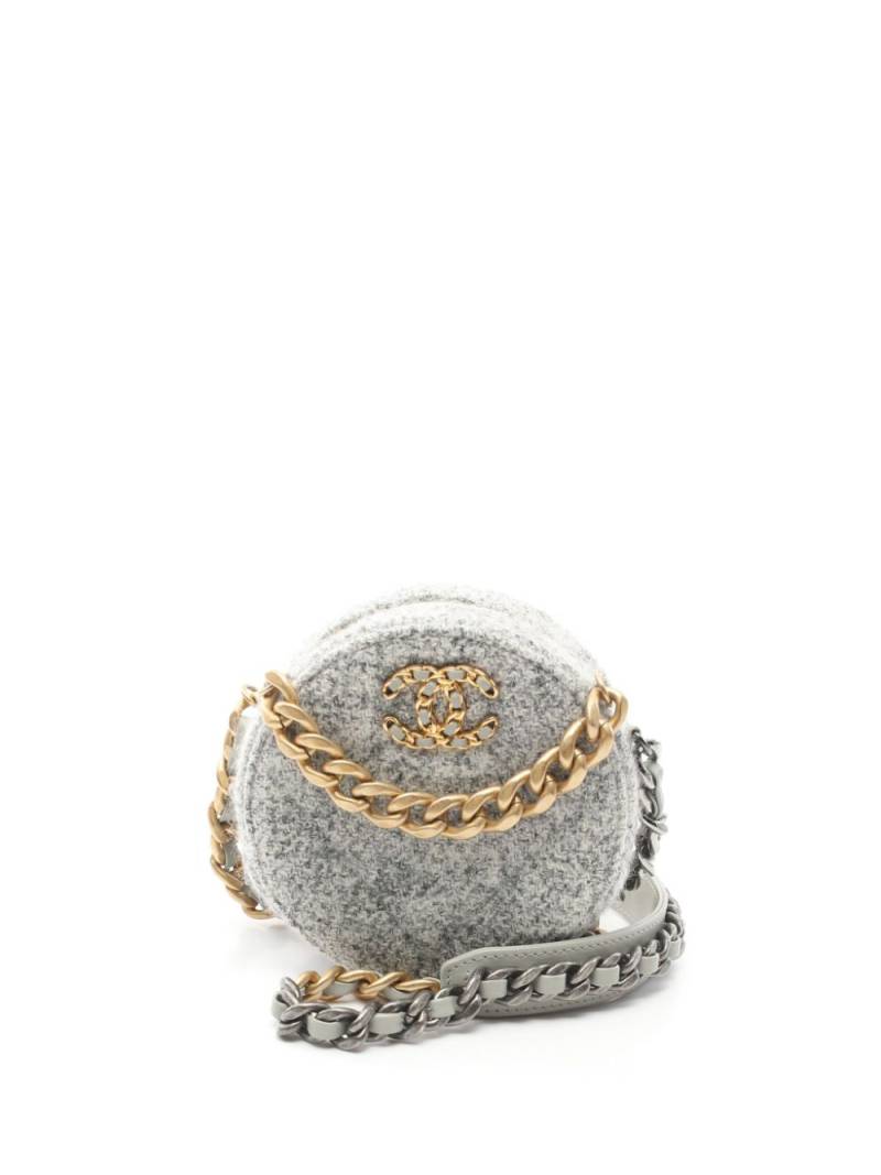 CHANEL Pre-Owned 2021-2022 19 Round shoulder bag - Grey von CHANEL Pre-Owned