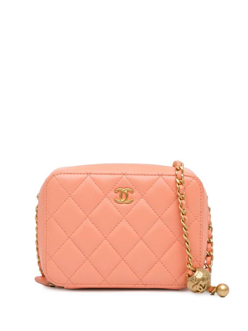 CHANEL Pre-Owned 2021-2023 CC Quilted Lambskin Pearl Crush Camera crossbody bag - Orange von CHANEL Pre-Owned