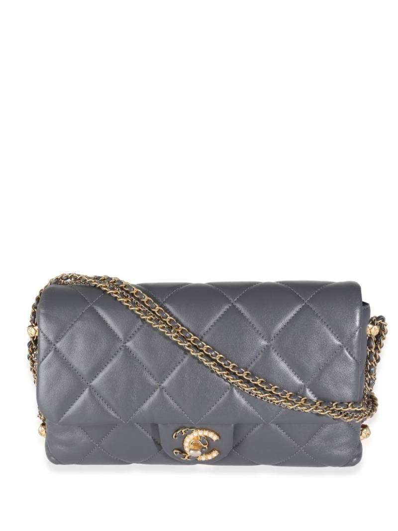 CHANEL Pre-Owned 2021-2023 Crush On Chains shoulder bag - Grey von CHANEL Pre-Owned