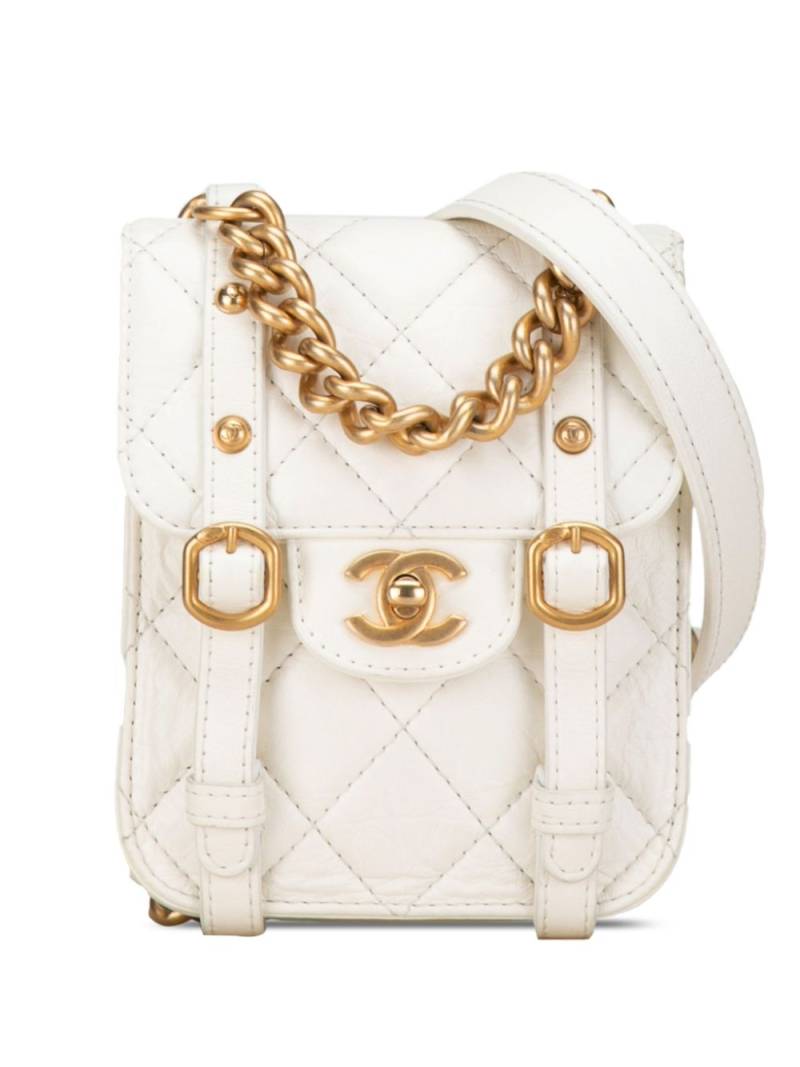 CHANEL Pre-Owned 2021-2023 Mini Crinkled Calfskin City School Flap satchel - White von CHANEL Pre-Owned