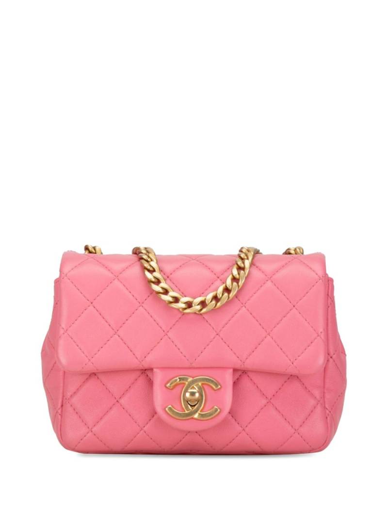 CHANEL Pre-Owned 2021 Mini Square Lambskin Pearl Samba Flap crossbody bag - Pink von CHANEL Pre-Owned