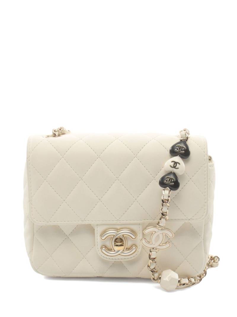 CHANEL Pre-Owned 2021 mini Classic Flap shoulder bag - White von CHANEL Pre-Owned