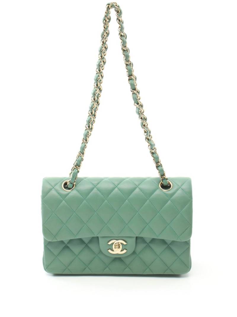 CHANEL Pre-Owned 2021 small Double Flap shoulder bag - Green von CHANEL Pre-Owned