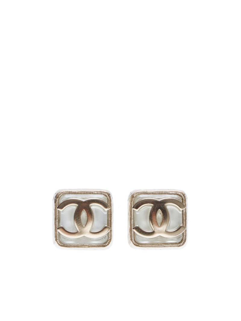 CHANEL Pre-Owned 2022 CC stud earrings - Gold von CHANEL Pre-Owned