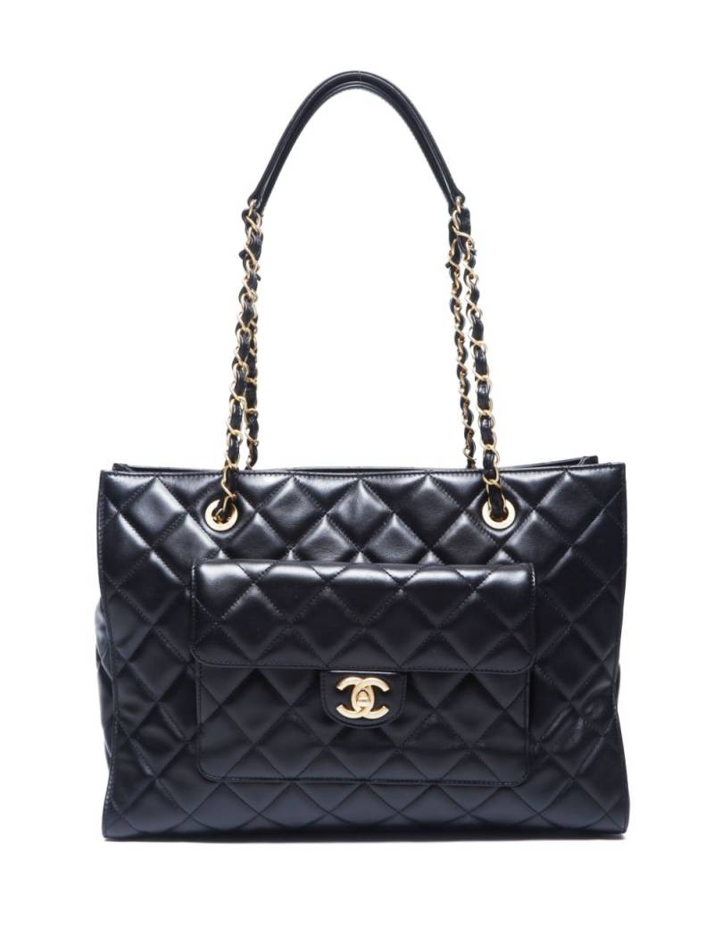 CHANEL Pre-Owned 2023 matelassé shoulder bag - Black von CHANEL Pre-Owned