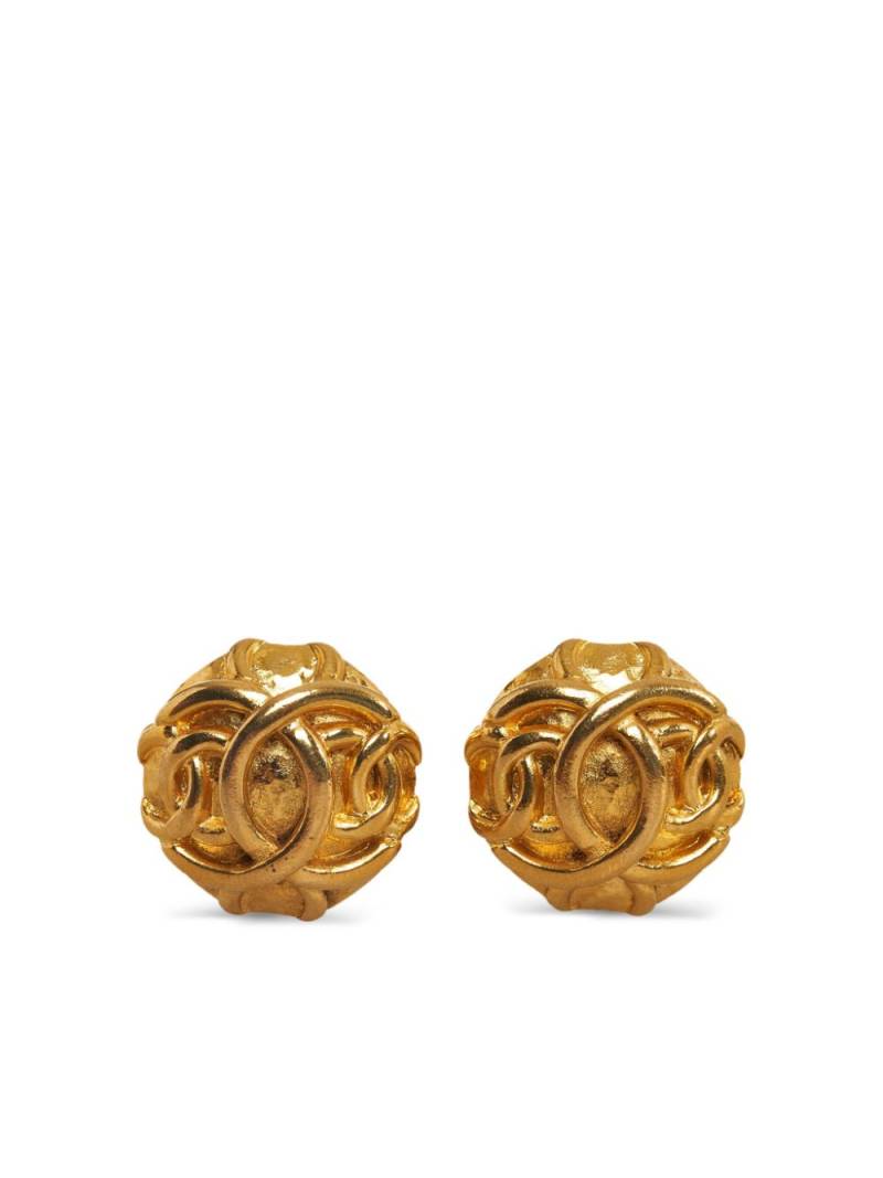 CHANEL Pre-Owned CC button clip-on earrings - Gold von CHANEL Pre-Owned