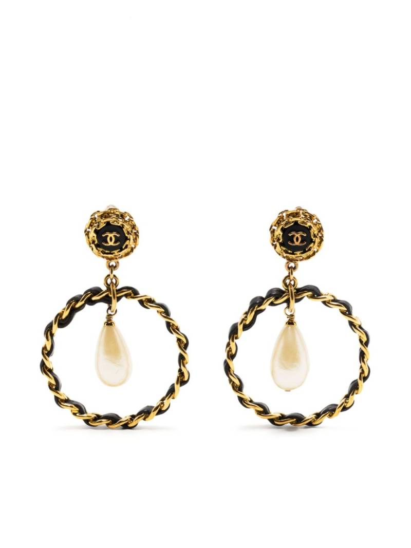 CHANEL Pre-Owned CC faux-pearl drop earrings - Gold von CHANEL Pre-Owned