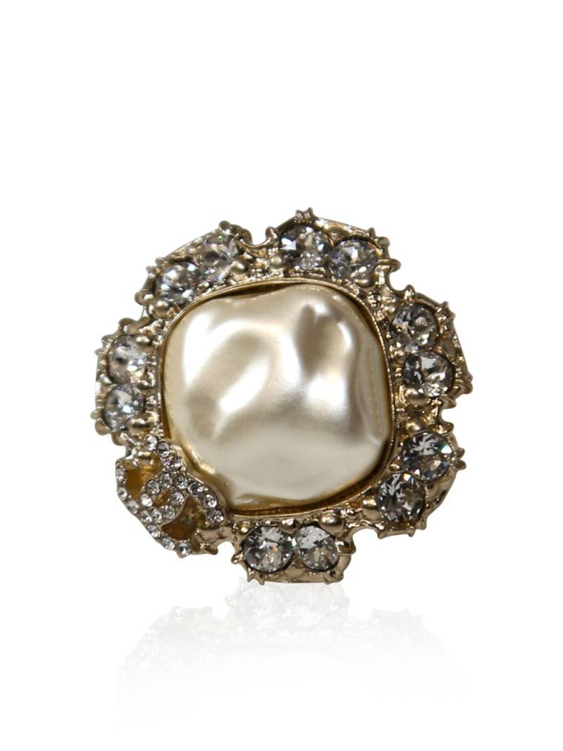 CHANEL Pre-Owned rhinestone-embellished ring - Neutrals von CHANEL Pre-Owned