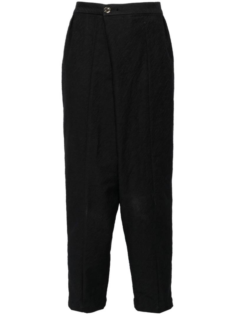 CHIAHUNG SU dyed tapered trousers - Black von CHIAHUNG SU