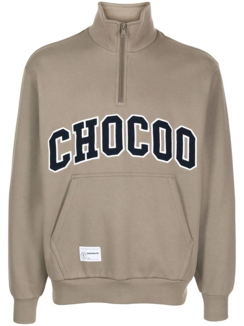 CHOCOOLATE logo-appliqué sweatshirt - Brown von CHOCOOLATE