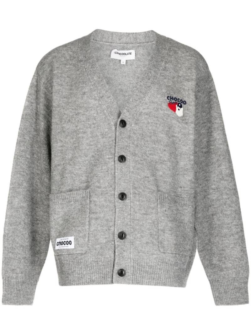 CHOCOOLATE logo-embroidered V-neck cardigan - Grey von CHOCOOLATE