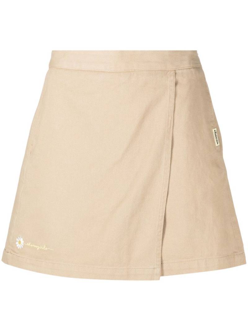 CHOCOOLATE logo-embroidered wrap shorts - Neutrals von CHOCOOLATE