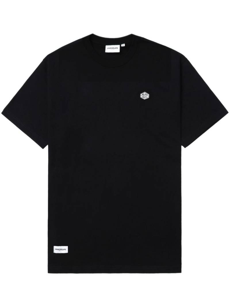 CHOCOOLATE logo-patch cotton T-shirt - Black von CHOCOOLATE