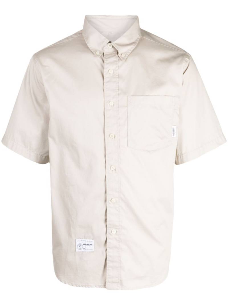 CHOCOOLATE logo-patch cotton shirt - Neutrals von CHOCOOLATE