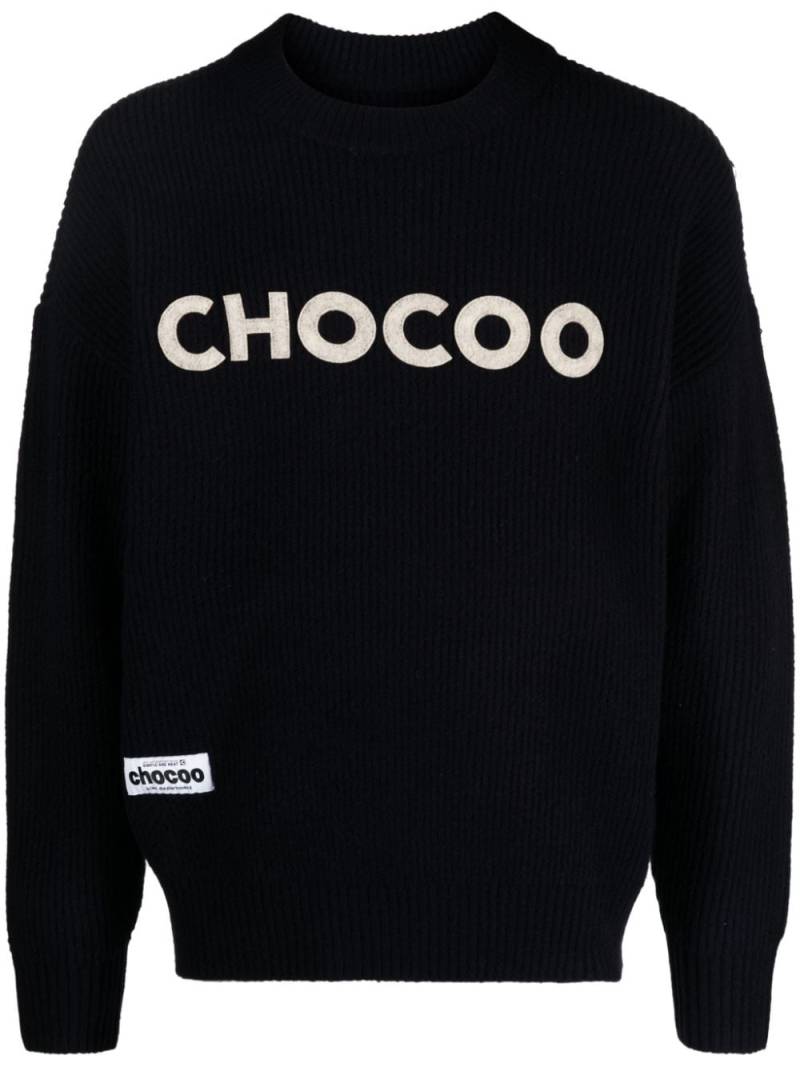 CHOCOOLATE logo-patch crew-neck jumper - Blue von CHOCOOLATE