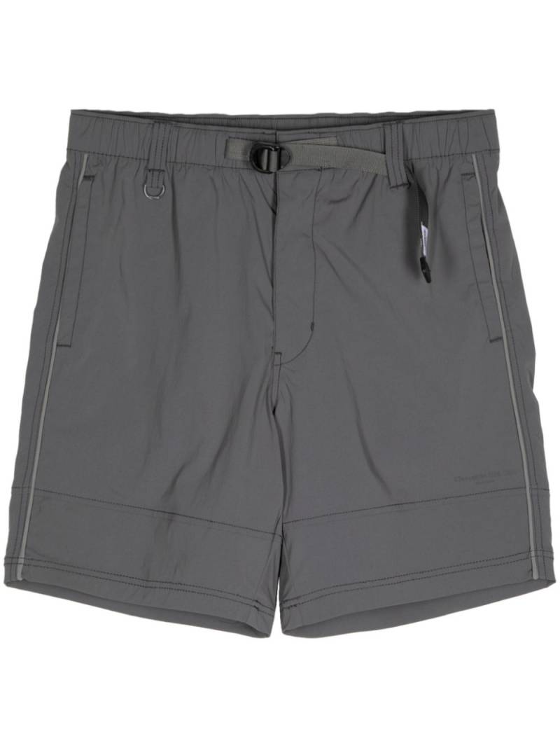 CHOCOOLATE logo-patch deck shorts - Grey von CHOCOOLATE