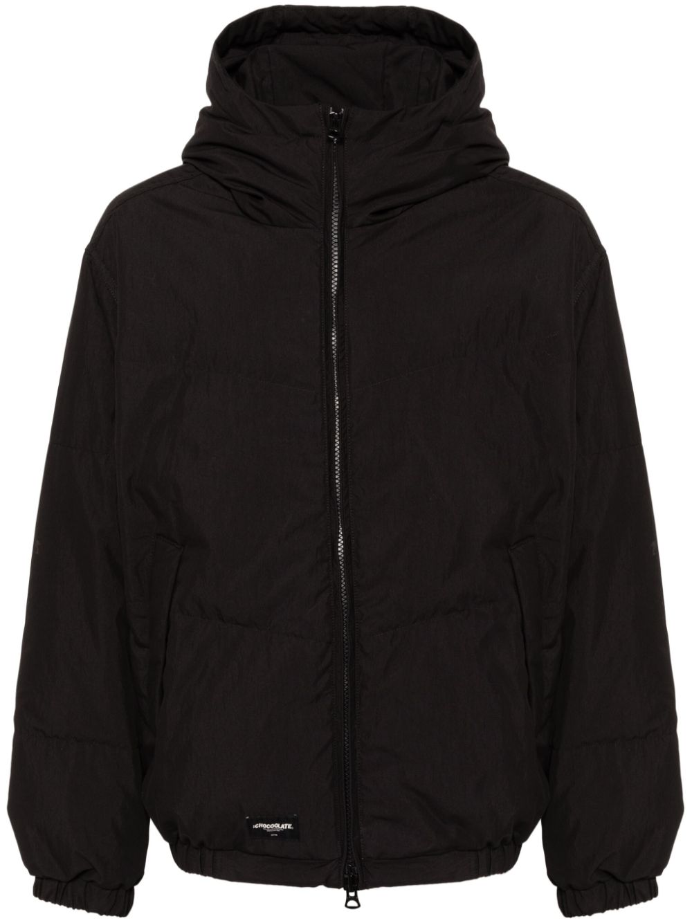 CHOCOOLATE logo-patch down jacket - Black von CHOCOOLATE